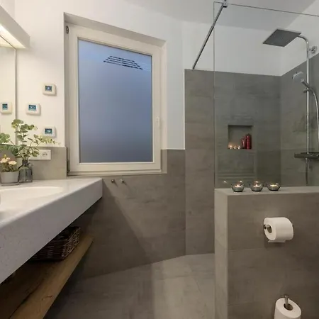 Erika-maria 01 Eg * זינקסט