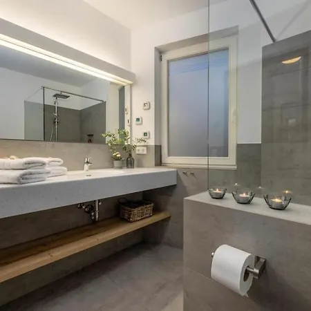 Erika-maria 01 Eg זינקסט